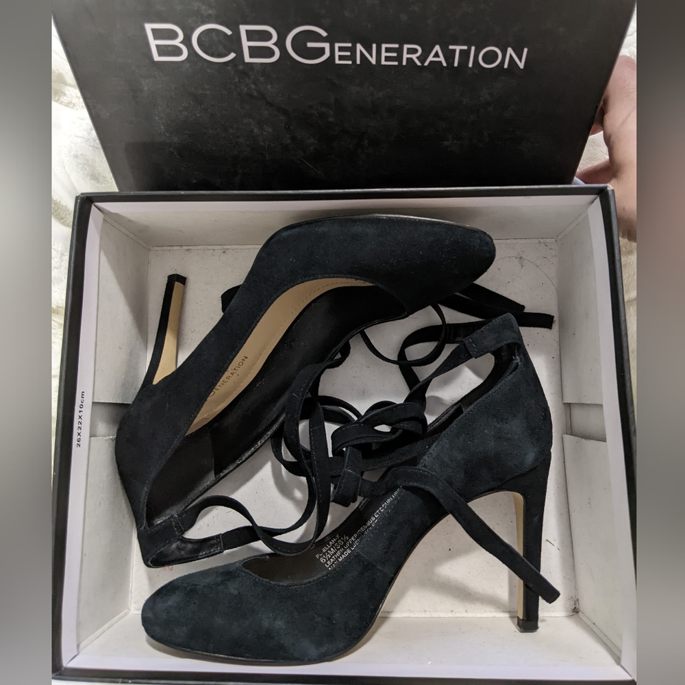 BCBG Suede Pumps with ankle wrap sz 6 1/2